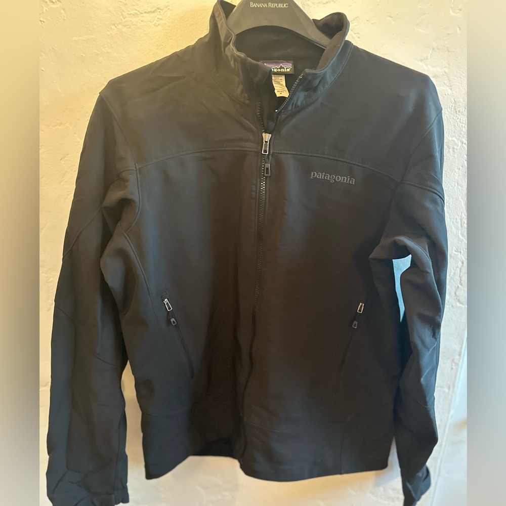 Patagonia hard shell men’s jacket size medium
